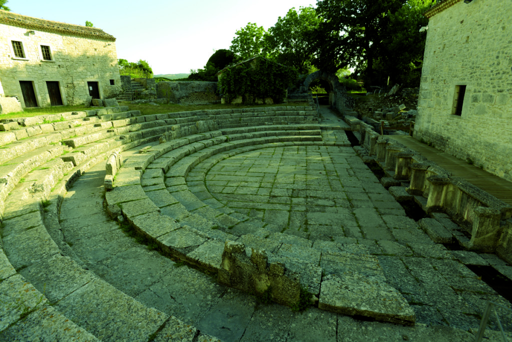 2187 resti del teatro di sepinum ph vgiannella