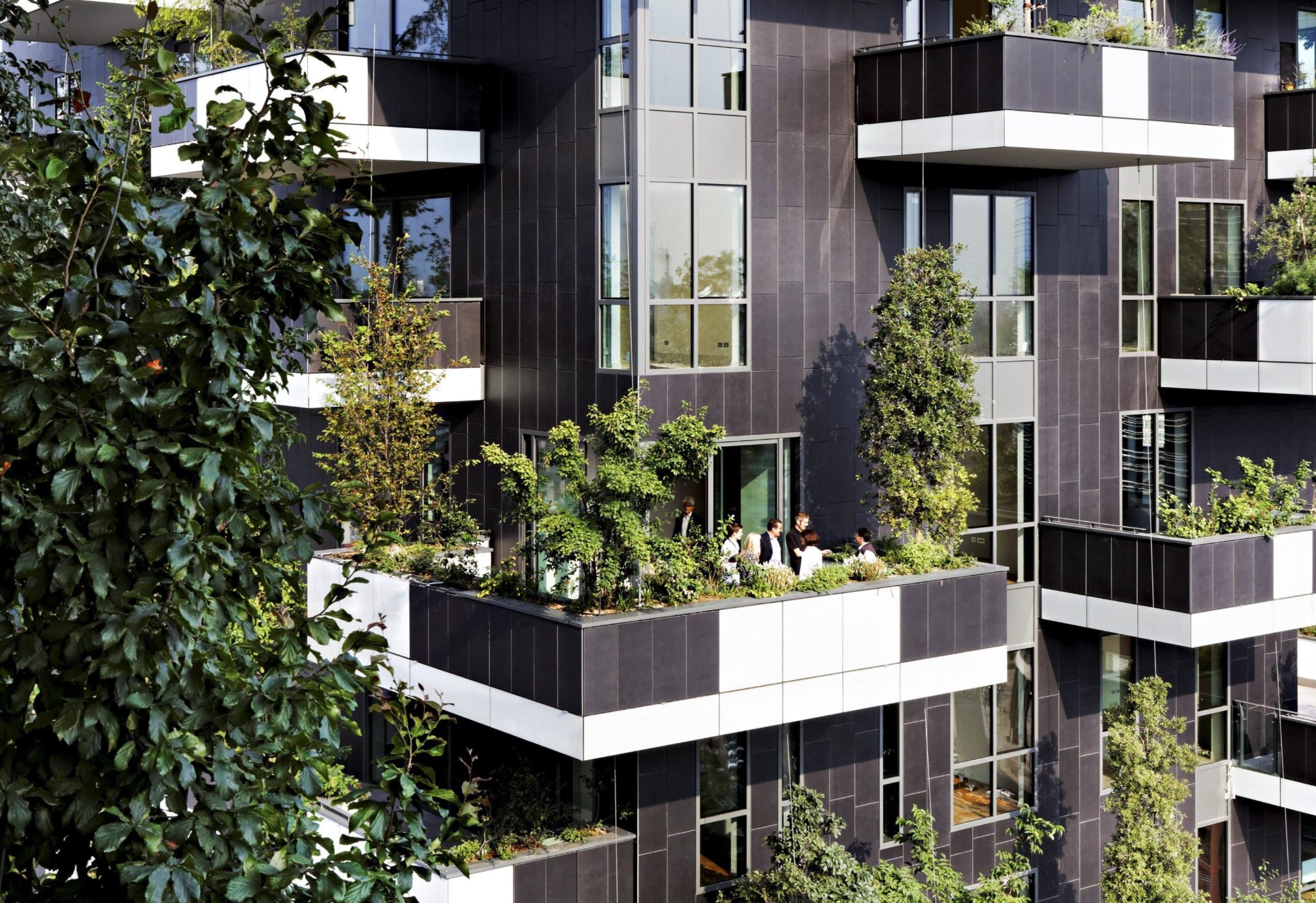 epa04495505 A handout released by the German Architecture Museum shows the gardens of the office highrise Bosco Verticale in Milan, Italy, 27 June 2014. The unusual building has won the International Highrise Award worth 50,000 euros. It has been awarded every two years by the city of Frankfurt and the German Architecture Museum since 2004.  EPA/KIRSTEN BUCHER / HANDOUT MANDATORY CREDIT HANDOUT EDITORIAL USE ONLY/NO SALES