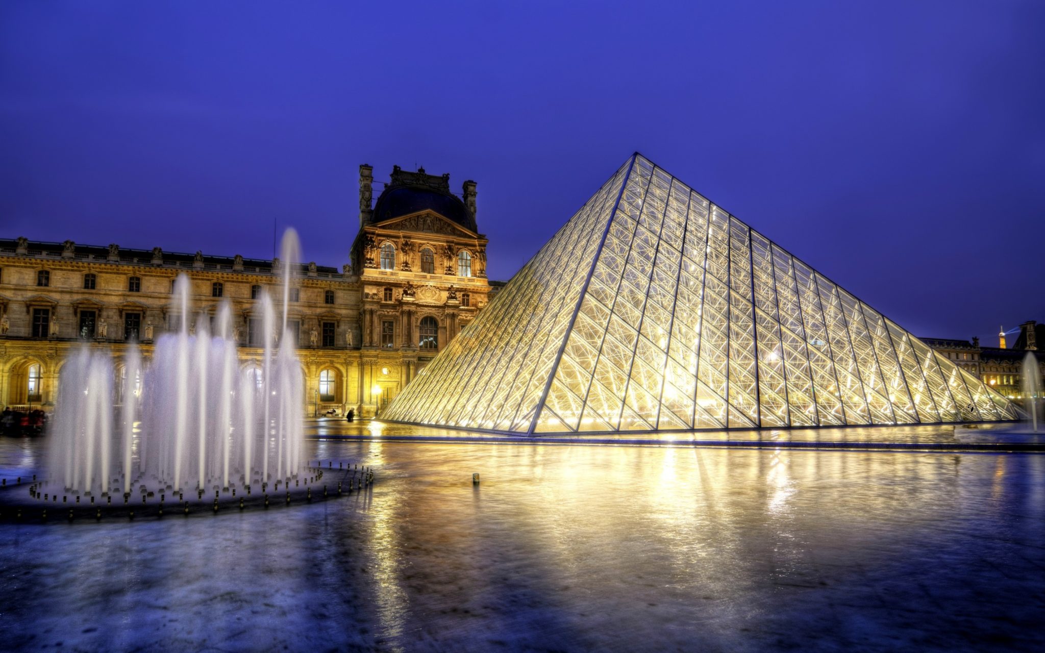 fountains-beside-louvre