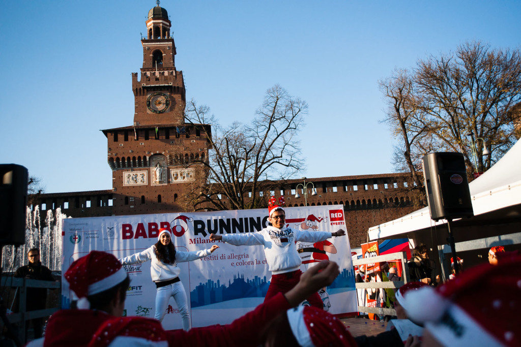2013 12 14 - Babbo Running in Milano - The non competitive jogging race of 10.000 Santa Klaus: three colours Red, White and Blue in a fantastic sunny afternoon Sunday: Merry Christmas and Happy New Year