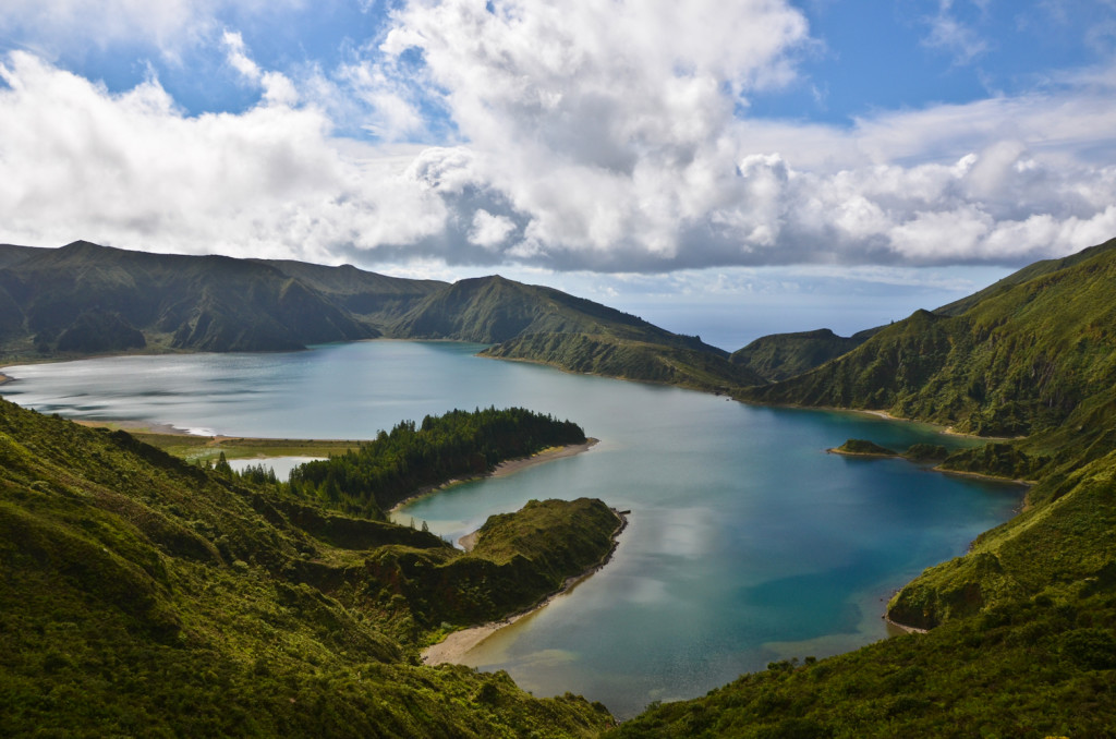 Lagoa_do_Fogo_on_Sao_Miguel_in_the_Azores_of_Portugal_on_the_planet_Earth- Jwp1234