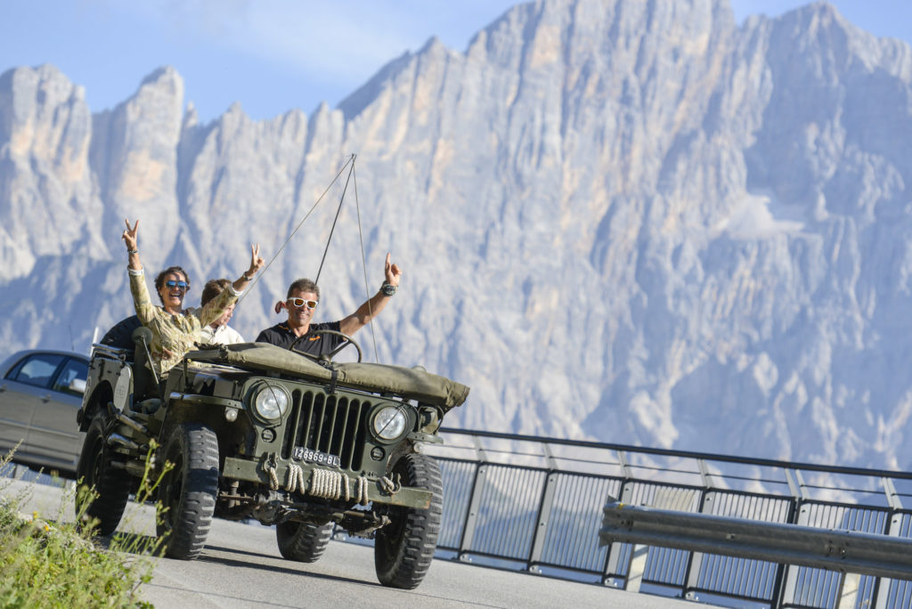 Fabulous Race 2015_Patrizia Auer e Kristian Ghedina con jeep Willys Guerra Corea