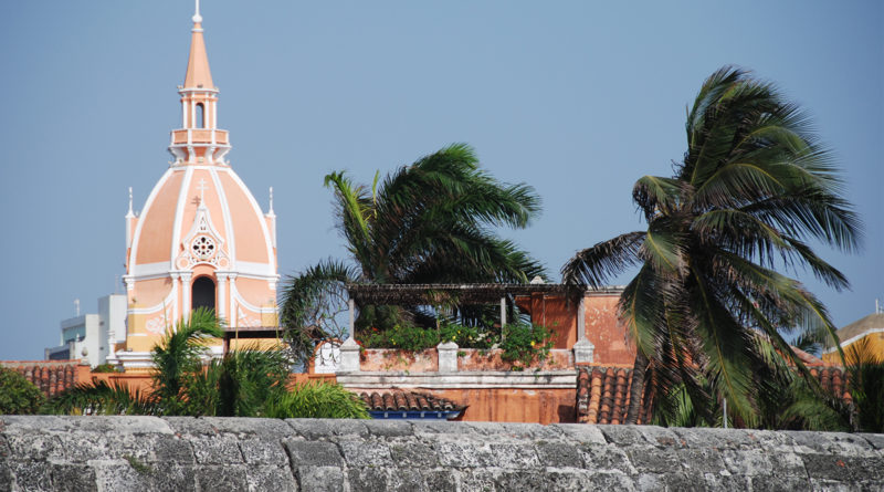 La cattedrale vista da fuori le mura di Cartagena