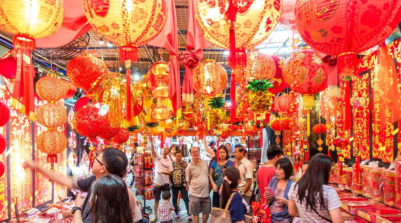China sale. Чайнатаун Сингапур. Храмовая ярмарка Гуанчжоу. Китайский новый год. Китайский новый год ярмарка.